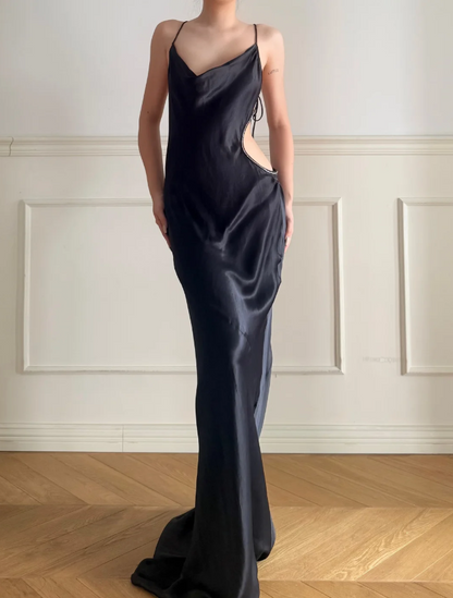 Einfaches schwarzes Spaghettiträger-Kleid mit Wasserfallausschnitt, rückenfrei, mit Schnürung, Satin-Schleppe, für Abschlussball und Abend P4876