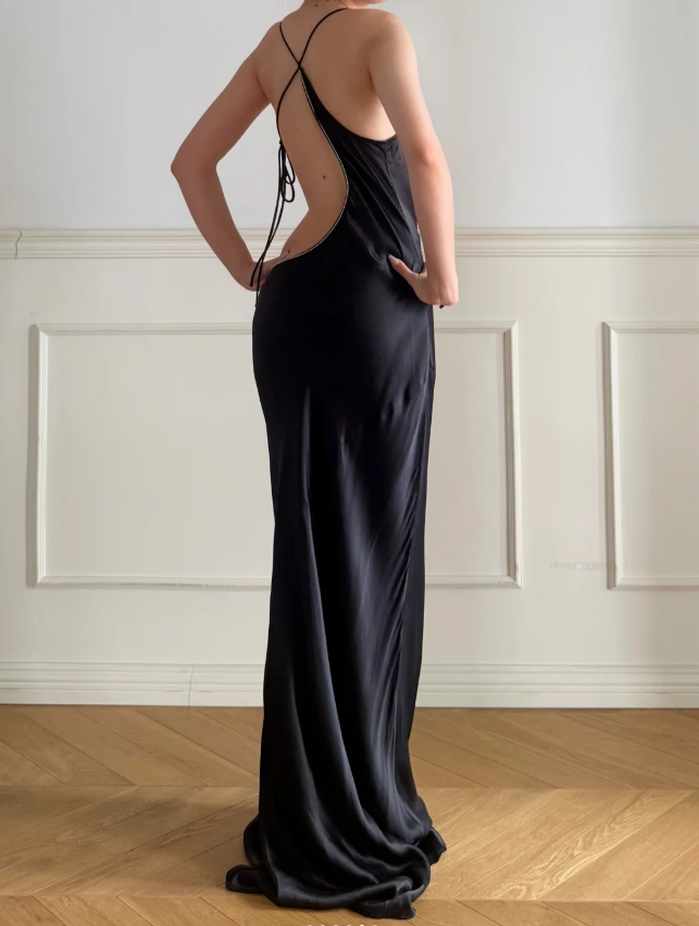 Einfaches schwarzes Spaghettiträger-Kleid mit Wasserfallausschnitt, rückenfrei, mit Schnürung, Satin-Schleppe, für Abschlussball und Abend P4876