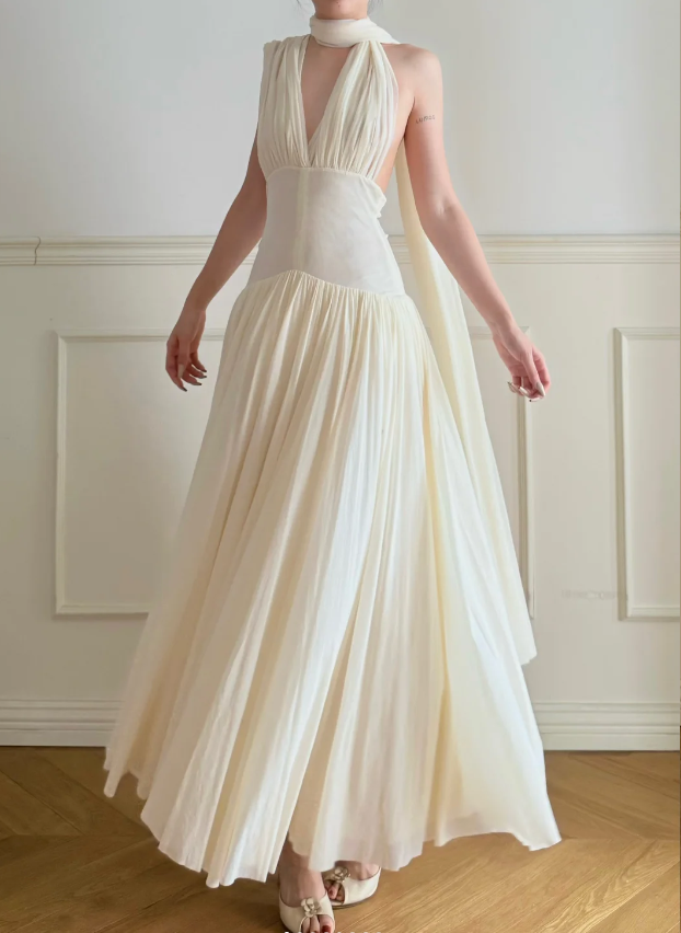Elegantes Off-White Neckholder V-Ausschnitt Rückenfreies Plissiertes Chiffon A-Linien Langes Ballkleid Abendkleid P4877