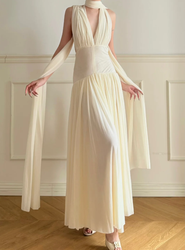 Elegantes Off-White Neckholder V-Ausschnitt Rückenfreies Plissiertes Chiffon A-Linien Langes Ballkleid Abendkleid P4877