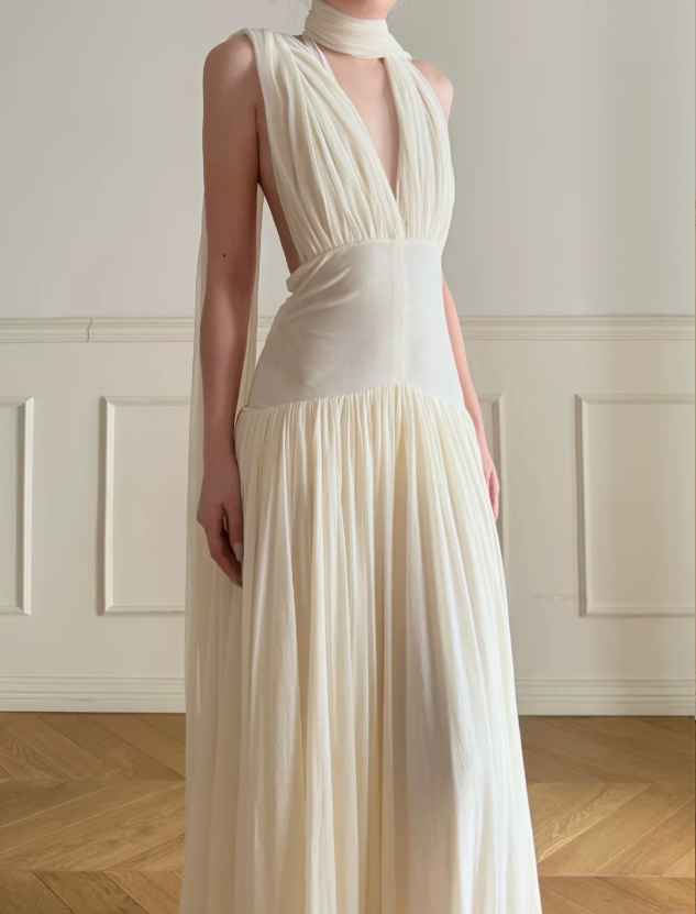Elegantes Off-White Neckholder V-Ausschnitt Rückenfreies Plissiertes Chiffon A-Linien Langes Ballkleid Abendkleid P4877