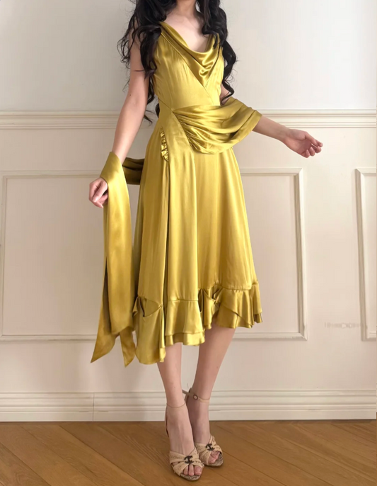 Robe de soirée/de bal vintage en satin plissé jaune moutarde avec col bénitier P4878