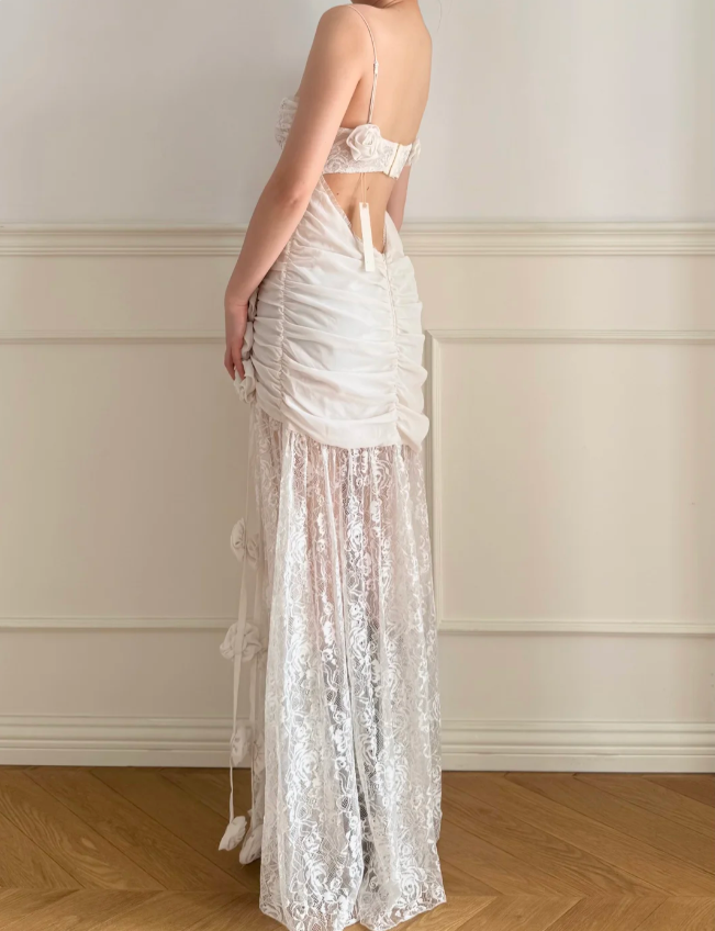 Robe de mariée longue en dentelle dos nu avec roses 3D blanches style vintage P4879