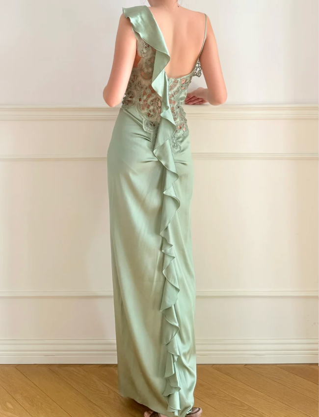 Elegantes grünes V-Ausschnitt Meerjungfrauenkleid mit Rüschen, Cut-Outs, Spitze und Satin, langes Ballkleid Abendkleid P4881