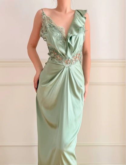 Elegantes grünes V-Ausschnitt Meerjungfrauenkleid mit Rüschen, Cut-Outs, Spitze und Satin, langes Ballkleid Abendkleid P4881