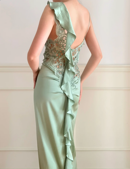 Elegantes grünes V-Ausschnitt Meerjungfrauenkleid mit Rüschen, Cut-Outs, Spitze und Satin, langes Ballkleid Abendkleid P4881