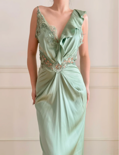 Elegantes grünes V-Ausschnitt Meerjungfrauenkleid mit Rüschen, Cut-Outs, Spitze und Satin, langes Ballkleid Abendkleid P4881