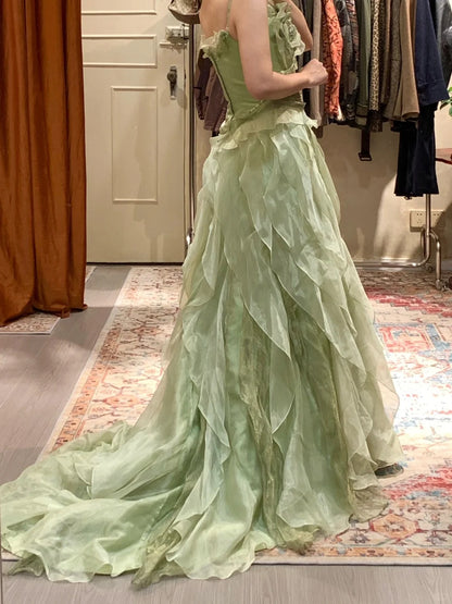 Frisches Mintgrünes Spaghetti-Trägerkleid mit 3D-Rosenapplikation, mehrlagigem Rüschenzug und Organza für Abschlussball oder Abend P4885