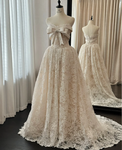 Vintage Off-White Strapless Satin Bow Lace Train Wedding Dress P4893