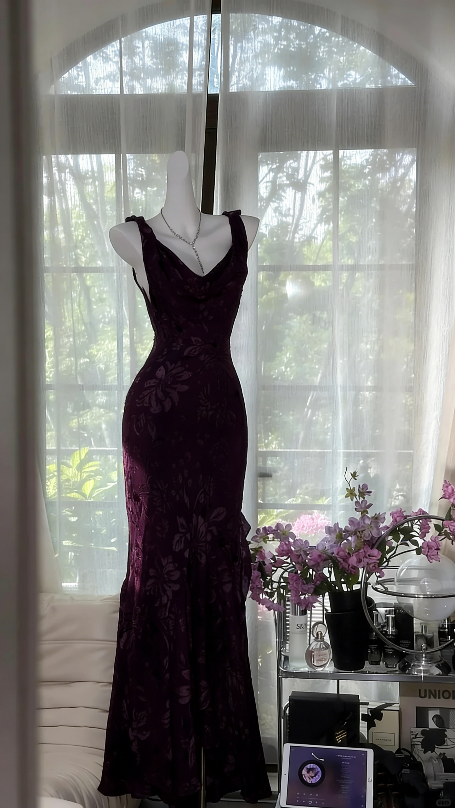 Elegantes lila Meerjungfrauen-Abendkleid aus Chiffon mit Bootsausschnitt P4040