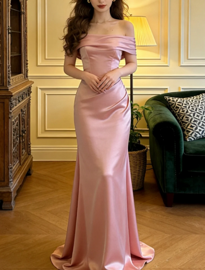 Elegantes pinkfarbenes, schulterfreies Meerjungfrauen-Abendkleid aus gerafftem Satin P4900