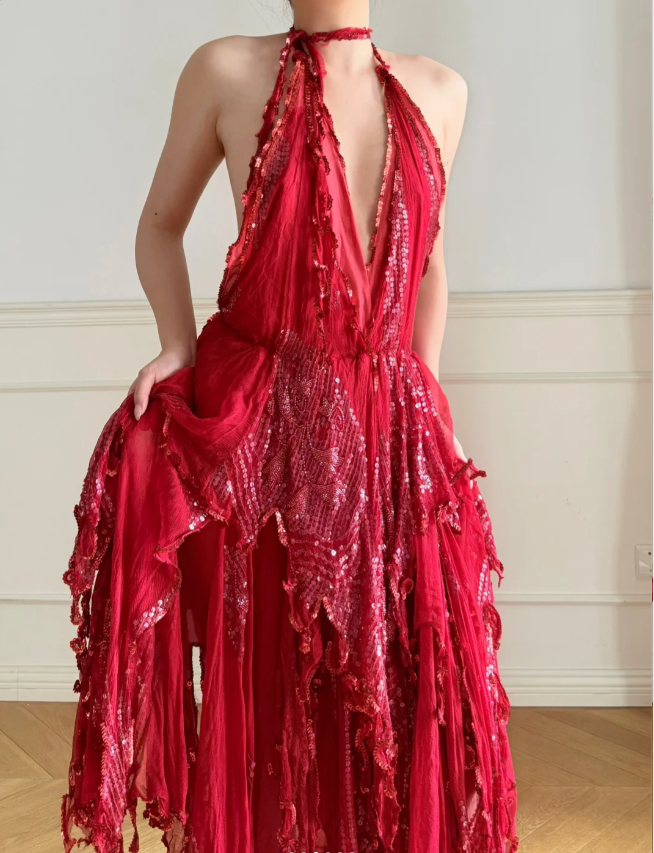 Atemberaubendes rotes Neckholder-rückenfreies Pailletten-Tüll-Abendkleid/Ballkleid mit unregelmäßigem Saum P4902