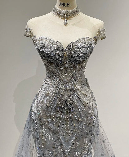 Luxuriöses und glitzerndes Meerjungfrauen-Brautkleid P4091 mit schulterfreiem Oberteil und Perlenstickerei