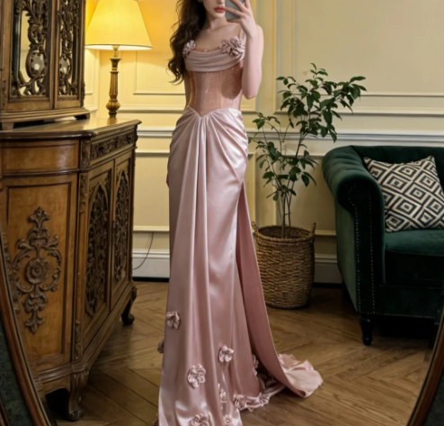 Elegantes rosa Spaghettiträger-Kleid mit 3D-Blumen aus Satin mit Schleppe für Abschlussball und Abend P4910