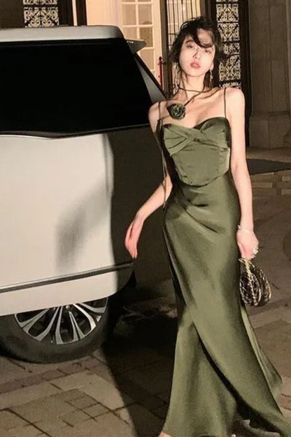 Meerjungfrauen-Träger Satin Grünes Abschlussballkleid Festliches Abendkleid P1102