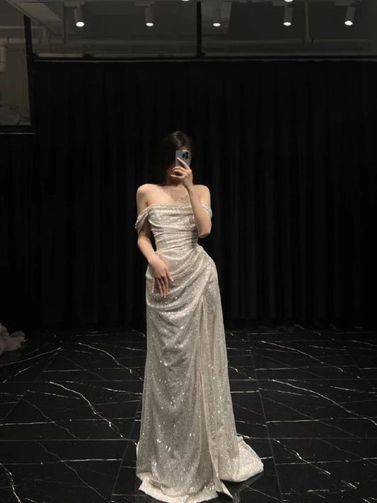 Enges, schulterfreies Pailletten-Ballkleid mit Schlitz, elegantes Abendkleid P1106