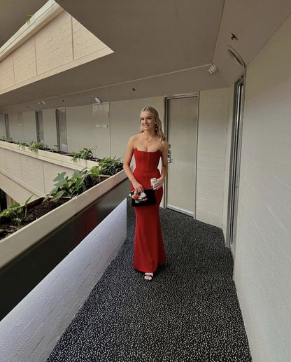 Einfaches, trägerloses Meerjungfrauen-Abendkleid in Bodenlänge, ärmellos, Rot P1165