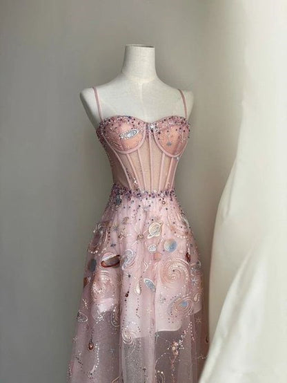 Feenhaftes A-Linien-Träger-Abendkleid aus rosa Spitze P1260