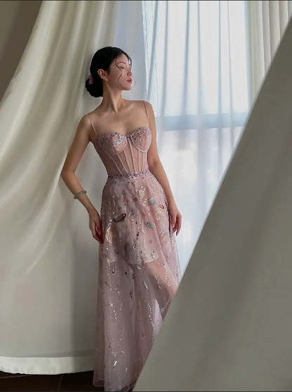 Feenhaftes A-Linien-Träger-Abendkleid aus rosa Spitze P1260