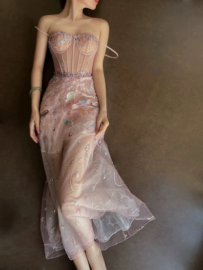 Feenhaftes A-Linien-Träger-Abendkleid aus rosa Spitze P1260