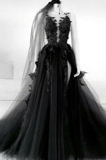 Une robe de bal longue en tulle noir et dentelle P1272