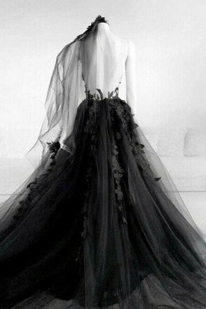 Une robe de bal longue en tulle noir et dentelle P1272