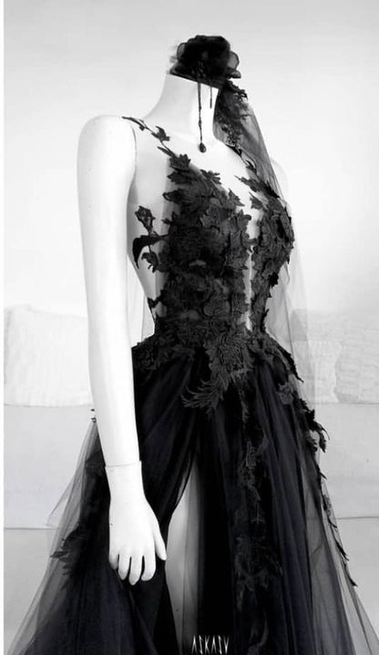 Une robe de bal longue en tulle noir et dentelle P1272