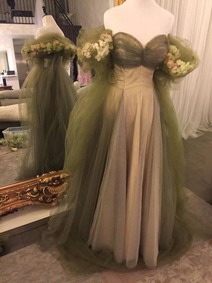 Robe de bal vintage en tulle vert sauge coupe trapèze à épaules dénudées P1460