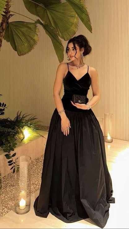 Robe de bal longue noire à bretelles en ligne A P1515