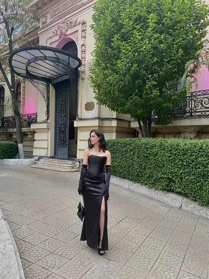 Sexy Meerjungfrau Trägerloses Schwarzes Abendkleid mit Schlitz und Handschuhen P1523