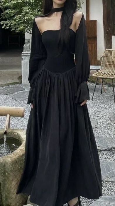 Robe de bal noire vintage coupe trapèze à manches longues P1547