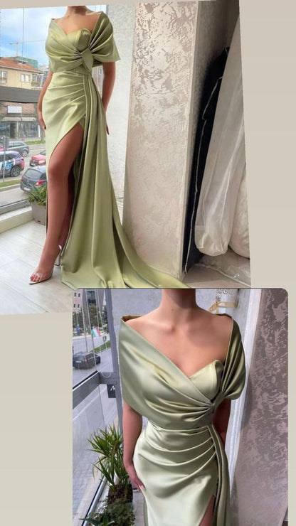Wunderschönes, staubgraues Porträt-Abendkleid mit V-Ausschnitt, Falten und Schlitz mit Rüschen P1874