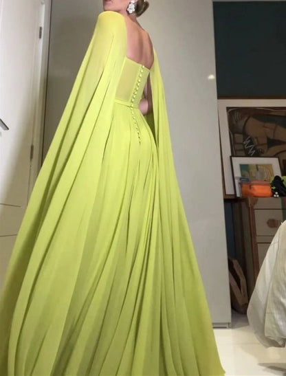 Wunderschönes A-Linien bodenlanges, trägerloses Chiffon-Abendkleid mit Cape und Raffungen P1884
