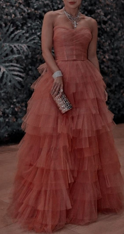 Robes de bal à étages en tulle avec décolleté en cœur P1889