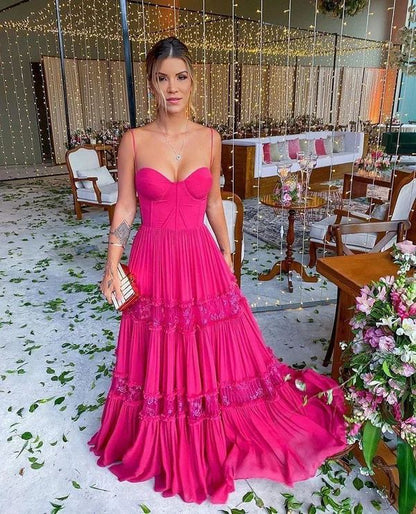 Elegantes, langes, gestuftes, heißrosafarbenes Spitzen-Abschlussballkleid in A-Linie, Outfits zum 22. Geburtstag P2126