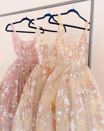 Bescheidene A-Linie, eckiger Ausschnitt, ärmellos, pinkfarbene Blumen-Spitze, bodenlanges Ballkleid P2299