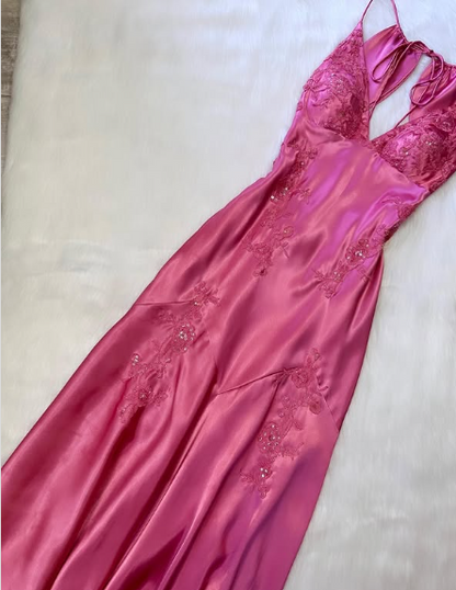 Belles robes de bal longues vertes en satin sans dos à fines bretelles et coupe trapèze P2314