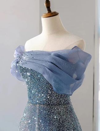 Bescheidenes Ballkleid, schulterfrei, Pailletten, langes Partykleid, graues Abschlussballkleid P2325