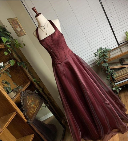 Elegantes A-Linien Neckholder-Abendkleid in Bordeauxrot, ärmellos, aus Organza, langes Ballkleid P2334