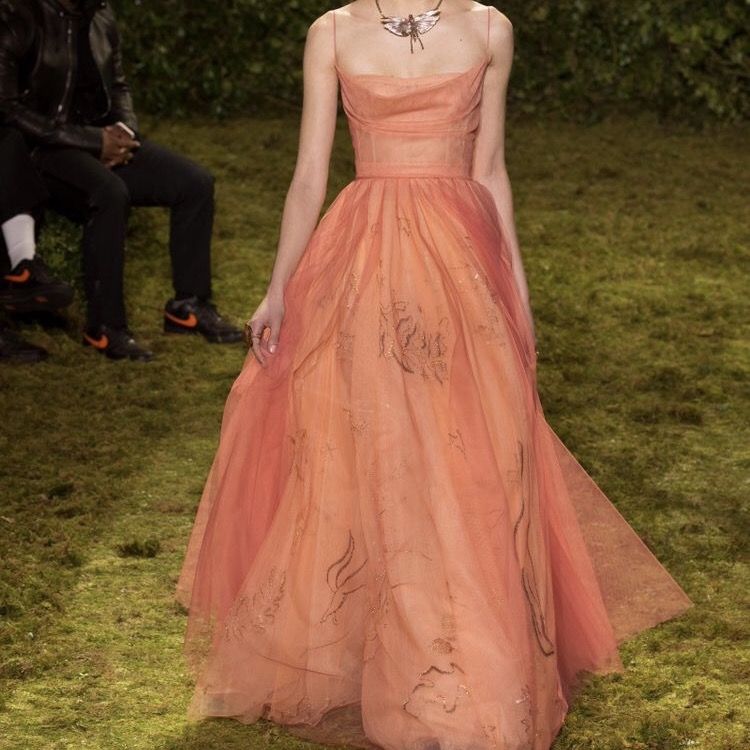 Wunderschönes A-Linien-Abendkleid in Orange mit Spaghettiträgern, bodenlang aus Tüll für den Abschlussball P2378