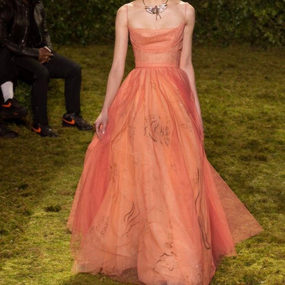 Wunderschönes A-Linien-Abendkleid in Orange mit Spaghettiträgern, bodenlang aus Tüll für den Abschlussball P2378