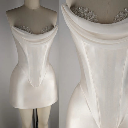 Robe moulante élégante en satin à bordure en plumes, pour 19e anniversaire et retour aux sources P3604