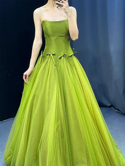 Hübsches Ballkleid Trägerloses Knospengrün Tüll Abschlussballkleid Abendkleid P2464