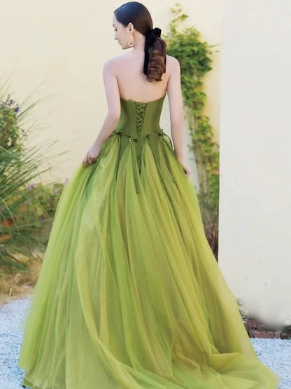 Hübsches Ballkleid Trägerloses Knospengrün Tüll Abschlussballkleid Abendkleid P2464