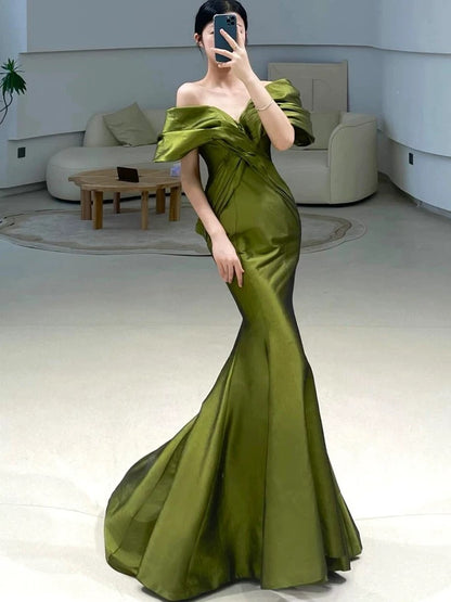 Sexy Meerjungfrau Off-Shoulder Olivgrün Satin Langes Ballkleid Abschlusskleid P2465