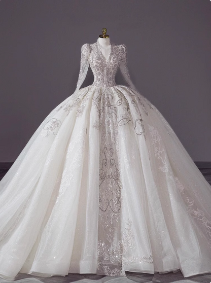 Langärmeliges, luxuriöses, bodenlanges, weißes Brautkleid im französischen Stil mit V-Ausschnitt P2483