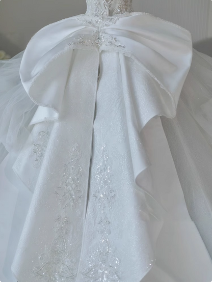 Robe de mariée longue blanche de luxe à col en V, manches courtes, nœud, perles et broderies lourdes P2489