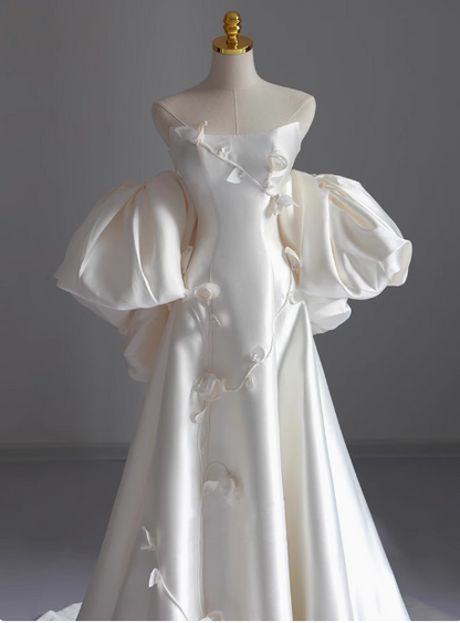 Robe de mariée bustier élégante en satin blanc sans manches P2499