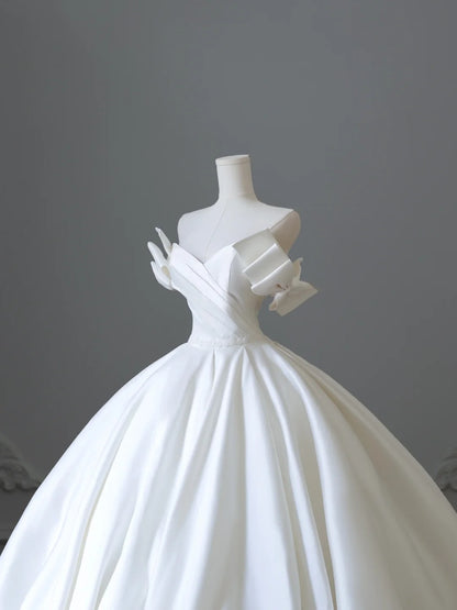 Robe de mariée blanche légère en satin élégante à nœud et col en V classique P2501