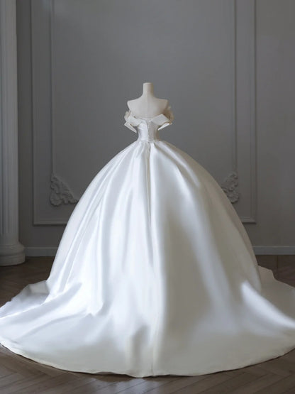 Robe de mariée blanche légère en satin élégante à nœud et col en V classique P2501